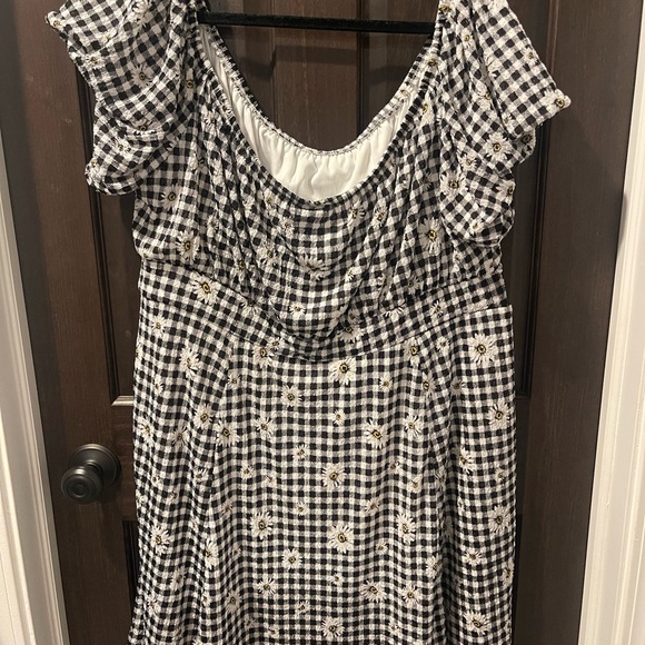 Torrid Strapless Off the Shoulder Black and White Floral Dress - Picture 3 of 7